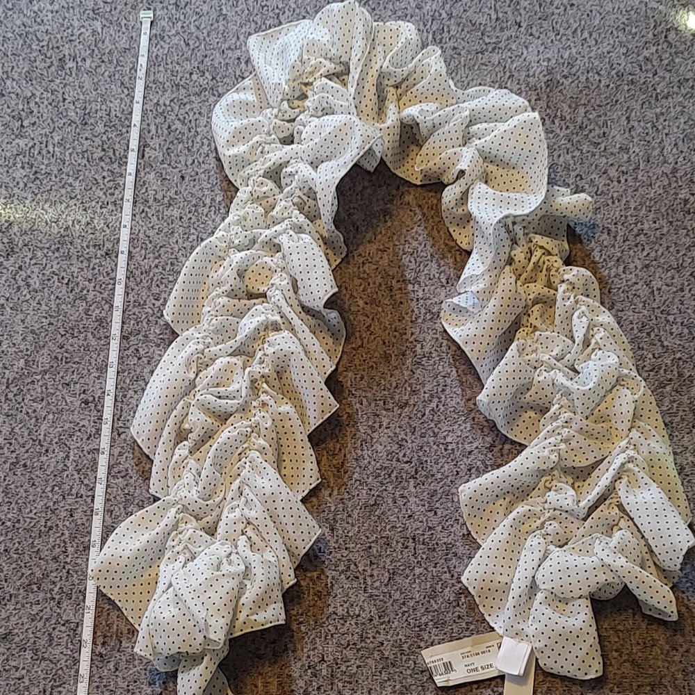Black and White Arizona Jean Ruffle Scarf NWT